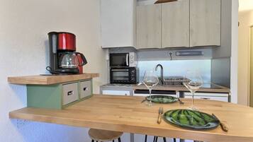 Fridge, microwave, toaster, cookware/dishes/utensils