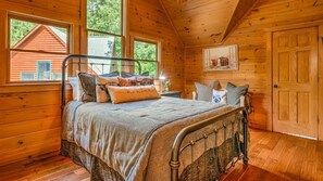 6 bedrooms, iron/ironing board, free WiFi, bed sheets - Memory Maker - Pet Friendly | Screened Porch | Hot Tub (Blue Ridge)