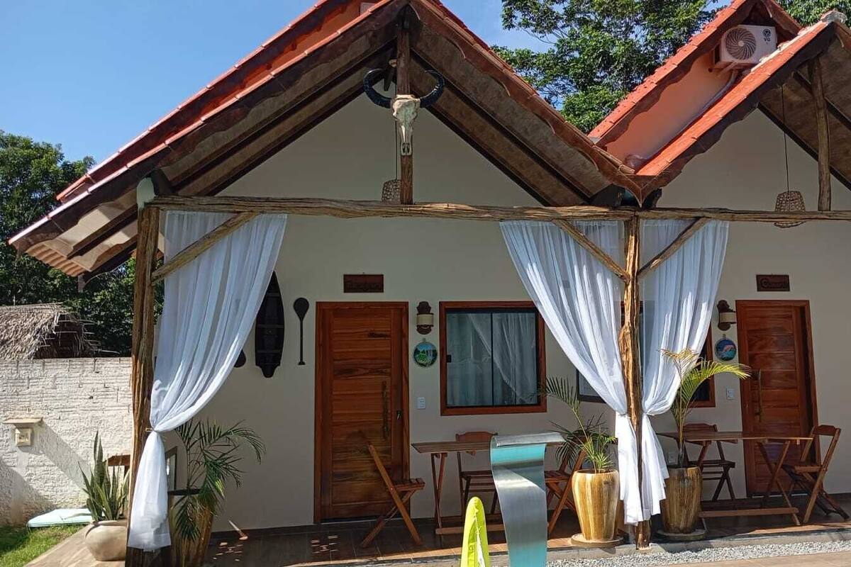 Premium Cabin, 1 Bedroom, Pool View, Poolside | Bar mini, ruang kerja komputer riba, seterika/papan seterika 
