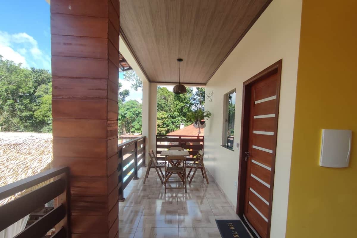 Bar mini, ruang kerja komputer riba, seterika/papan seterika 