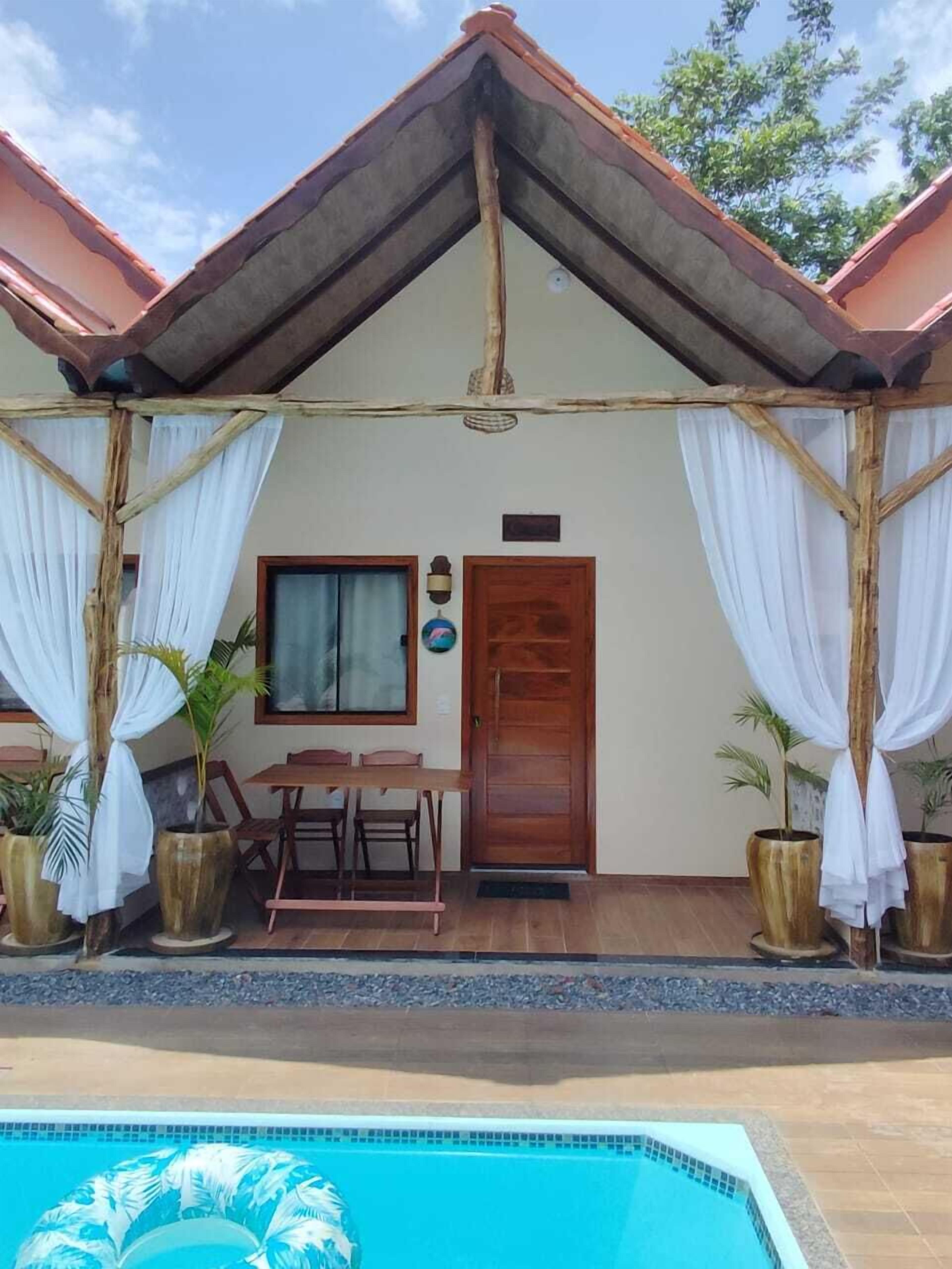 Premium-Ferienhütte, 1 Schlafzimmer, Poolblick, Poolseite | Minibar, individuell dekoriert, individuell eingerichtet