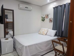 Kahden hengen deluxe-huone (yksi tai kaksi sänkyä), näköala puutarhaan, puutarha-alue | Minibaari, yksilöllisesti sisustettu, yksilöllisesti kalustettu