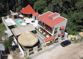 Fachada de la propiedad