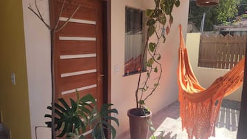Deluxe-Doppel- oder -Zweibettzimmer, Gartenblick, zum Garten hin | Minibar, individuell dekoriert, individuell eingerichtet