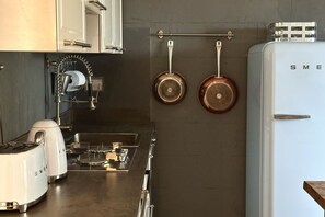 雪櫃、焗爐、洗碗機