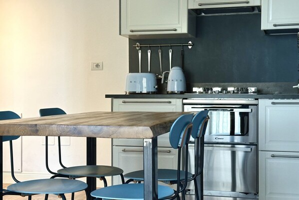 Fridge, oven, dishwasher