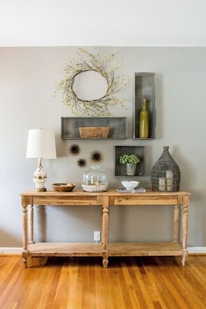 Interior - Holiday Wine & Lights Getaway - 3BR, 2BA Mins from Main Street & Marketplatz (Fredericksburg)