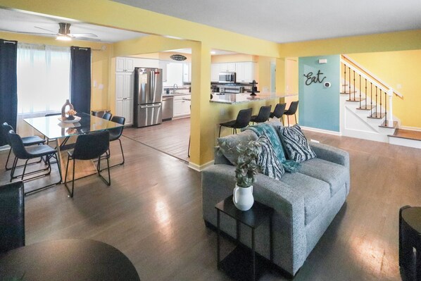 Interior - 6 Private bedrooms with desks, 3.5 Bath, 940 Mbps, Patio with Grill (Omaha)