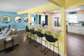 Interior - 6 Private bedrooms with desks, 3.5 Bath, 940 Mbps, Patio with Grill (Omaha)