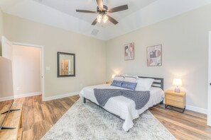 3 bedrooms, desk, iron/ironing board, free WiFi