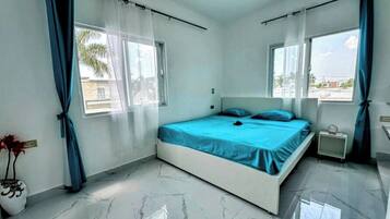Chambre, vue piscine | Wi-Fi gratuit, draps fournis