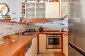 Køleskab, ovn, kogeplade, opvaskemaskine