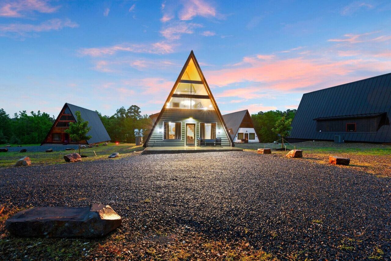 The GetAway · Cozy A-Frame: Arcade Games, Hot Tub & Pet-Friendly