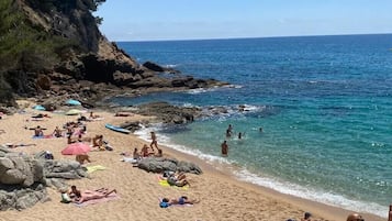 Una spiaggia nelle vicinanze