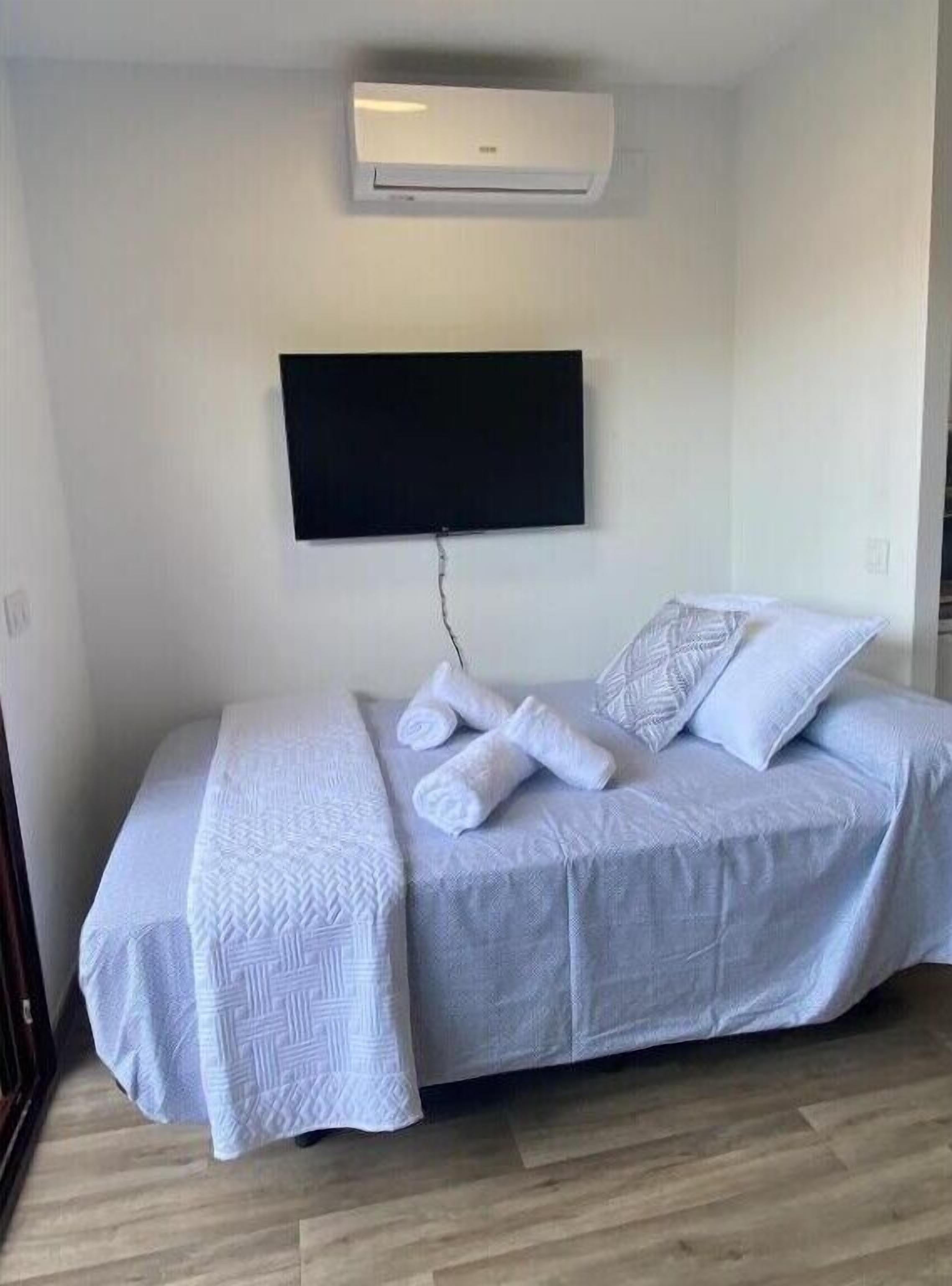 Apartment 'Apartamento-loft, Lloret De Mar' With Shared Pool, Wi-fi And Air Conditioning - Blanes