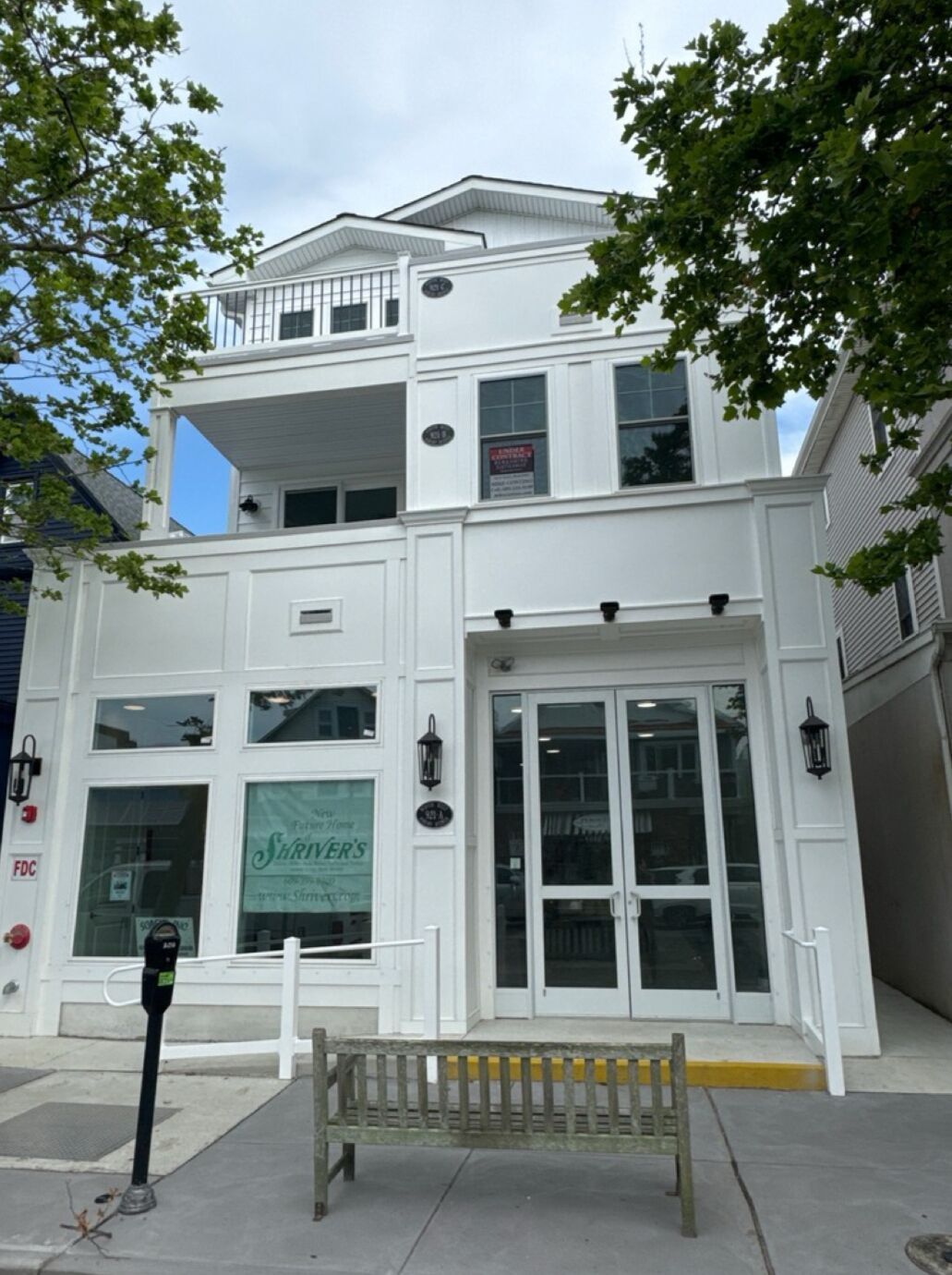 WALK to Beach, Boardwalk, Shopping, Restaurants. Elevator + 2 parking spaces.