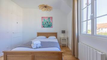 2 chambres, fer et planche à repasser, Wi-Fi, draps fournis