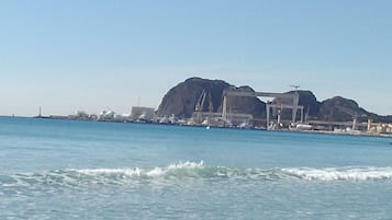 Una spiaggia nelle vicinanze