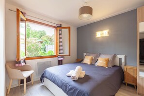 1 slaapkamer, een strijkplank/strijkijzer, gratis wifi, beddengoed