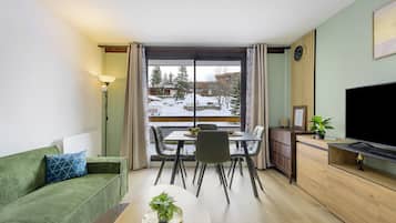 TV, DVD player, ping pong, stereo