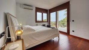 4 bedrooms, free WiFi, bed sheets