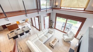 Télévision, cheminée