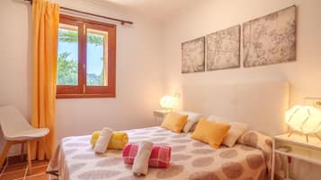 3 bedrooms, iron/ironing board, free WiFi, bed sheets