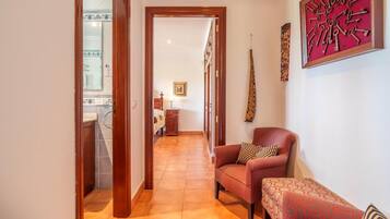 5 habitaciones, tabla de planchar con plancha y wifi gratis