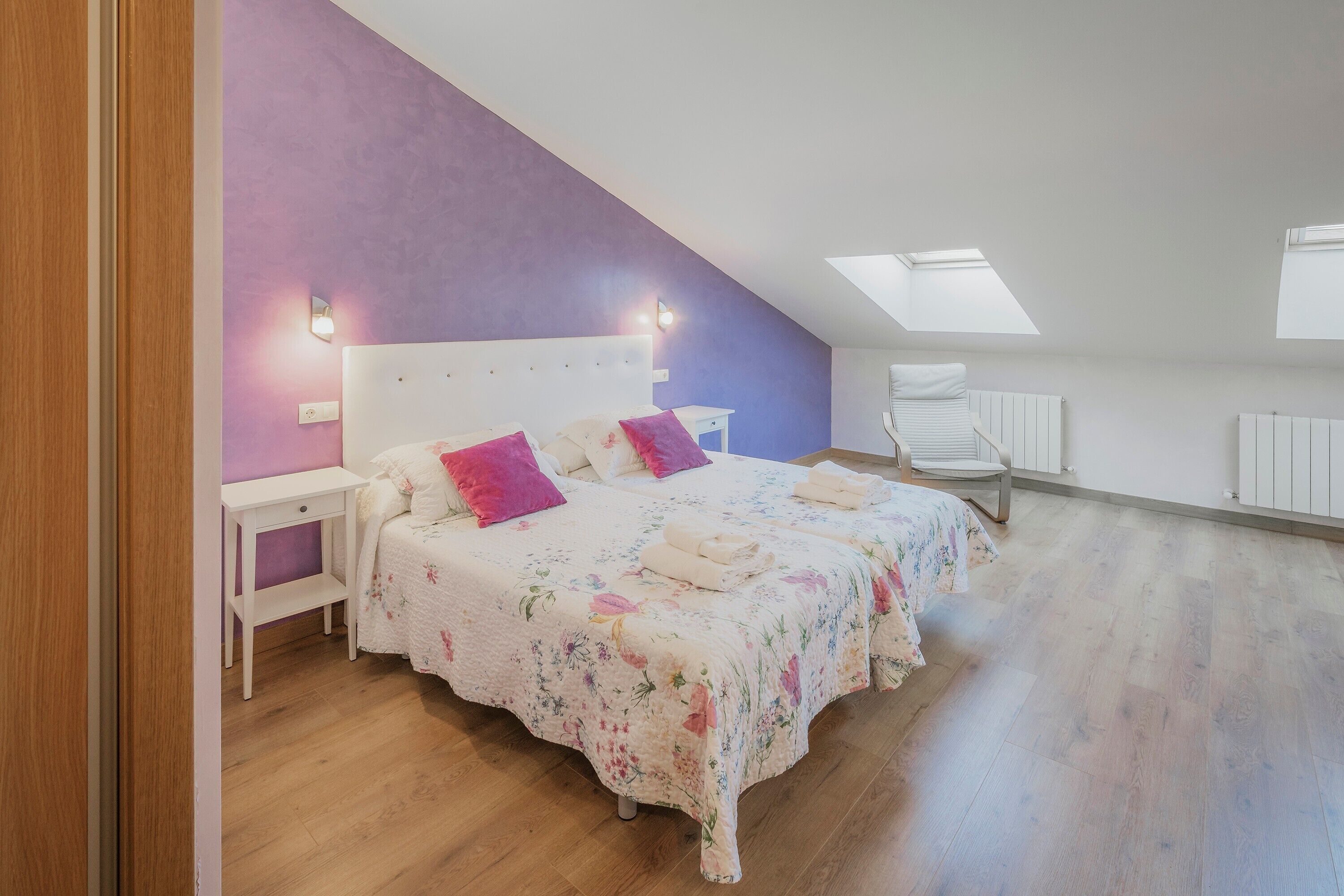 5 bedrooms, iron/ironing board, free WiFi, bed sheets