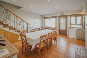 Dining - Country House 'Tradicion Rural El Tio Ricardo' with Private Pool, Private Garden and Wi-Fi (NIEVA)