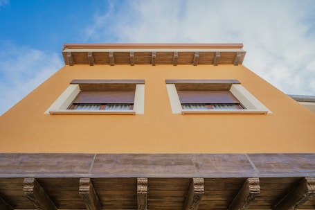 Exterior detail. Tradition Rural El Tío Ricardo Country House – Private Pool & Garden in Segovia