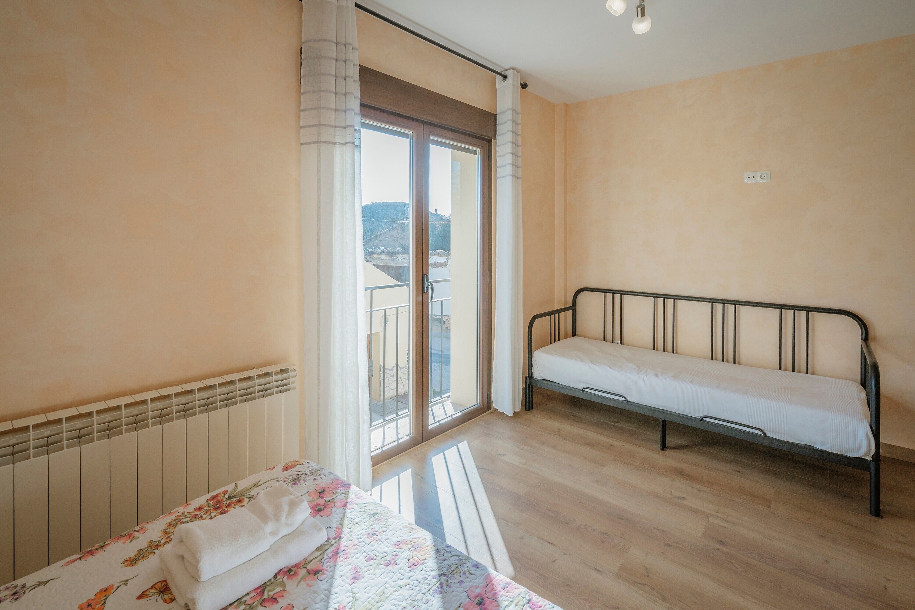 5   室のベッドルーム、アイロン / アイロン台、WiFi (無料)、ベッドシーツ