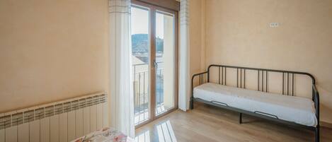 5 dormitorios, tabla de planchar con plancha, wifi gratis y ropa de cama