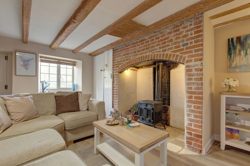 Fayette  sleeps 4 (2 bedrooms), cute garden