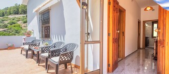 Vakantiehuis 'La Casa Nella Valle' met Uitzicht op de Bergen, Wi-Fi en Airconditioning