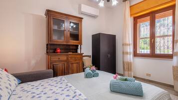 1 chambre, fer et planche Ă  repasser, Wi-Fi gratuit, draps fournis