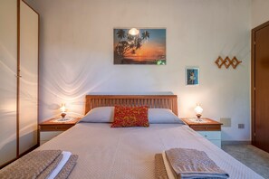 2 chambres, fer et planche à repasser, Wi-Fi gratuit, draps fournis