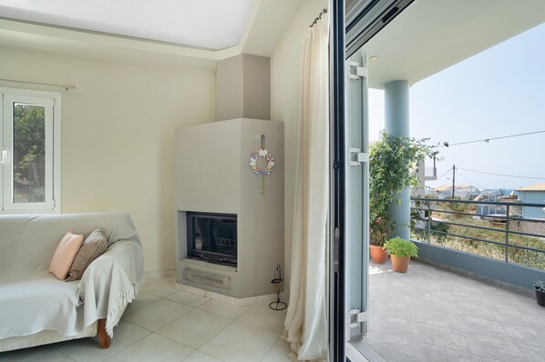 Télévision, cheminée