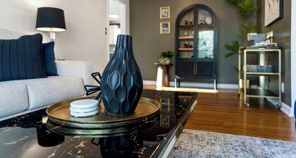 LUXURY & LOCATION!
200ft away from The Tulsa Expo Square!
Sleeps up to 9!