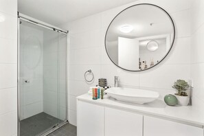 Hair dryer, towels - Spectacular Waterfront with Cosmopolitan Lifestyle (Woolloomooloo)