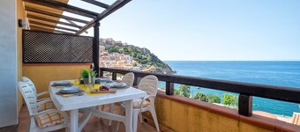 Holiday Home 'The Terrace Above The Sea' with Sea View, Private Terrace & Air Conditioning