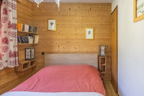 1 chambre, fer et planche à repasser, Wi-Fi gratuit, draps fournis