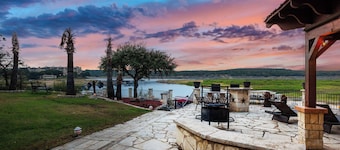 Luxury Lake Life - Boat Dock, Outdoor Kitchen, Basketball Court, Game Room & Bar