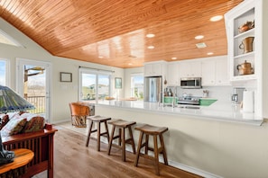 Fridge, microwave, oven, stovetop - Luxury Lake Life - Boat Dock, Outdoor Kitchen, Basketball Court, Game Room & Bar (Lago Vista)