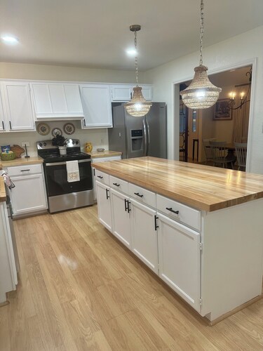 3 bed/3 bath ranch house on Round Top, TX, main square with large porch & views