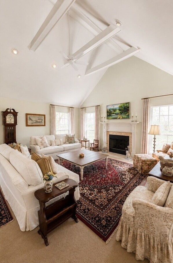 The family room has enough seating for everyone! - 3 bed, 3 bath ranch house in Round Top, TX main square with large porch & views. (Round Top)