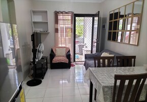 32-英寸智能电视（配备卫星频道）、壁炉、Netflix