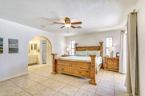 4 bedrooms, desk, iron/ironing board, WiFi - Heated Pool: Pet-Friendly Lake Havasu City Home (Lake Havasu City)