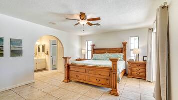 4 bedrooms, desk, iron/ironing board, WiFi