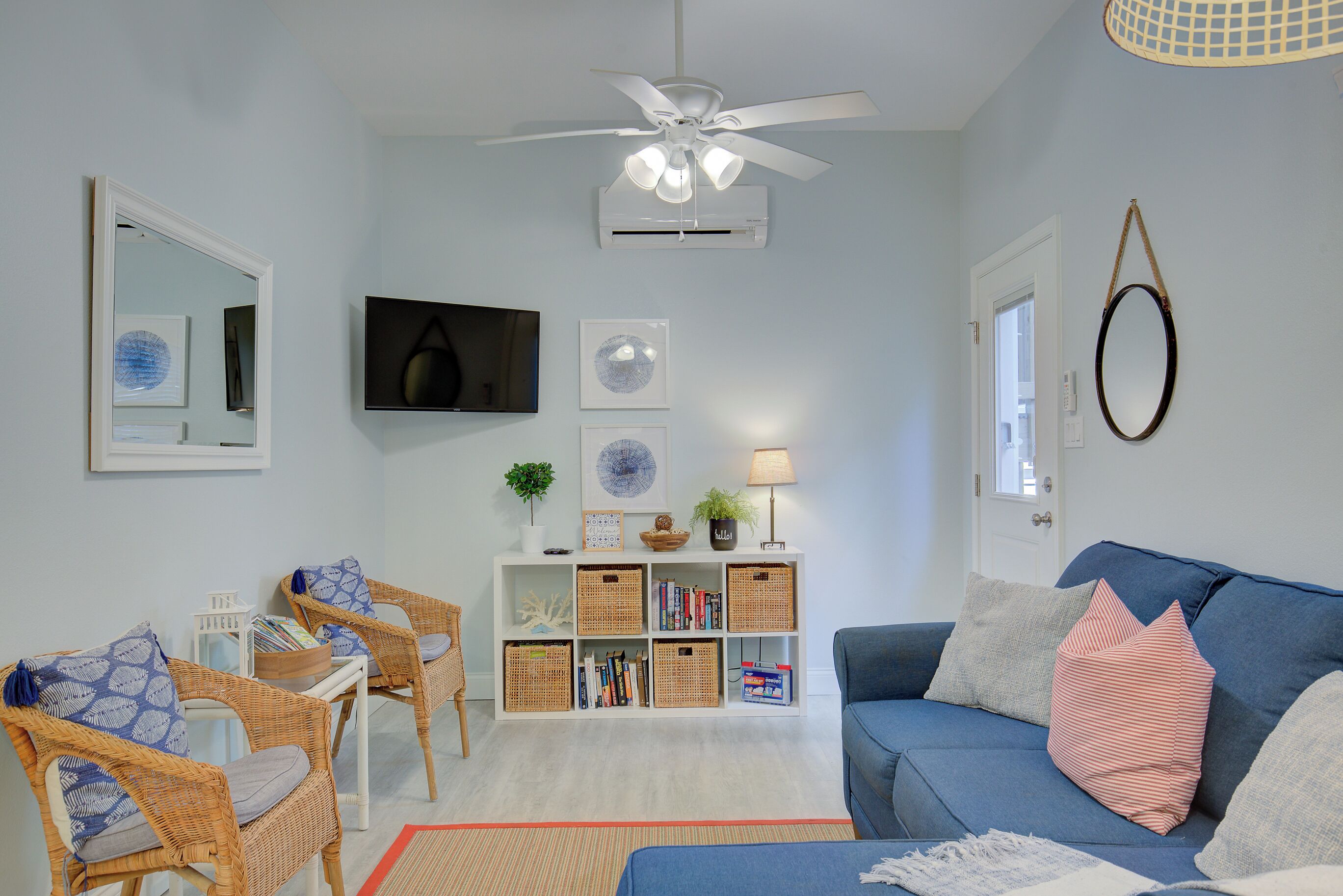 Beachy Modern Downtown 913